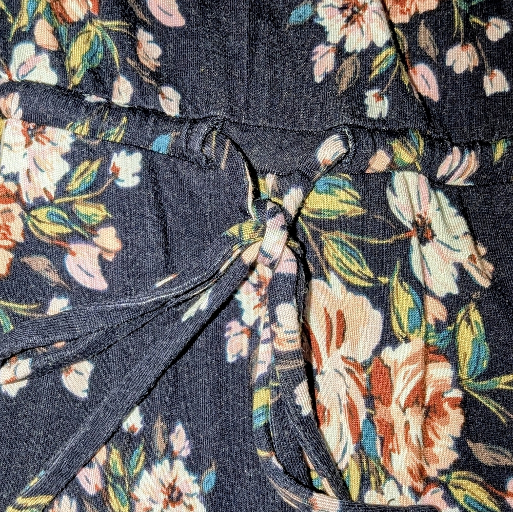 24/7 Maurices Navy Blue Floral Romper XXL Sleeveless Tie Waist Pockets - Picture 5 of 7